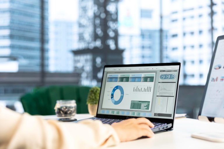 Dashboard de auditoría SEO técnica mostrando métricas de rendimiento