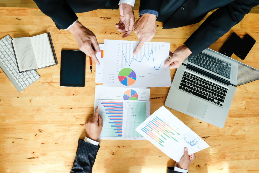 analizando arquitecturas web y métricas para superar a competidores corporativos en motores de búsqueda